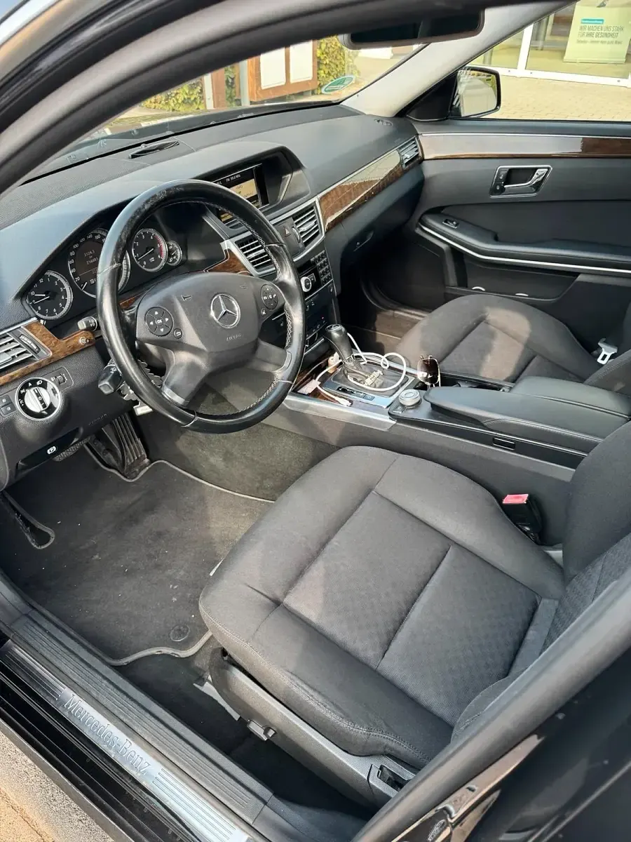Gebraucht Mercedes E200 136 PS (100 kW) 2010 Schwarz Limousine