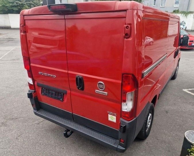 Gebraucht Fiat Ducato 136 PS (100 kW) 2016 Rot Van