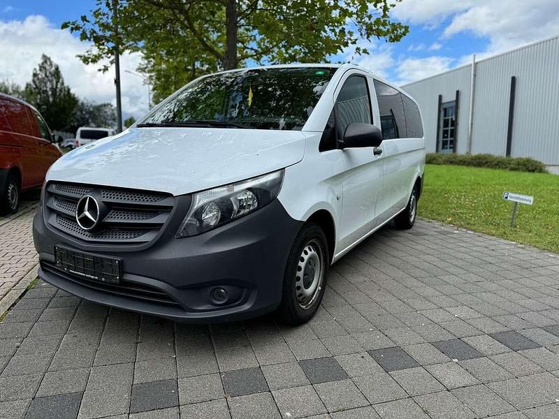 Arktikweiss Gebraucht 2019 Mercedes Vito Van / Kleinbus | 19.999 € (Fairer Preis) - Bild 1/4