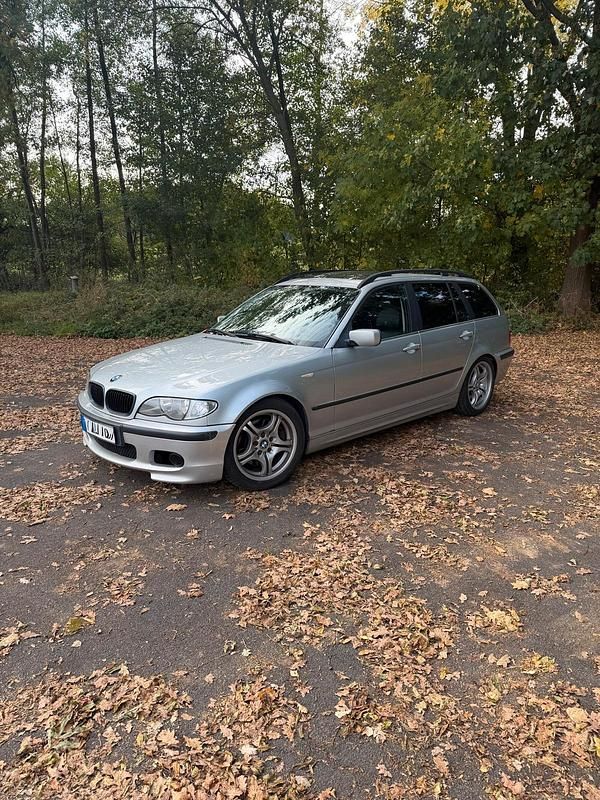 Silber Gebraucht 2002 BMW 330 Kombi | 3.000 € (Superpreis) - Bild 1/4