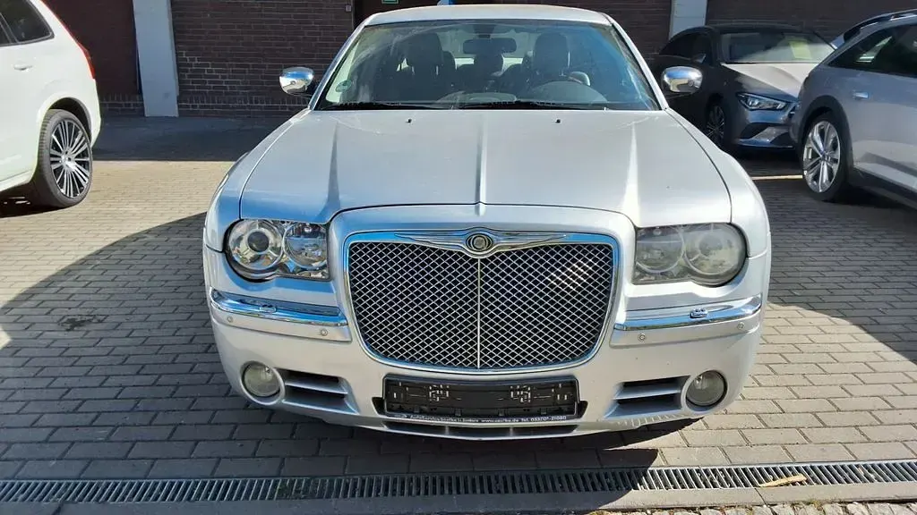 Second-hand Chrysler 300C 218 CP (160 kW) 2008 Argintiu Berlinǎ
