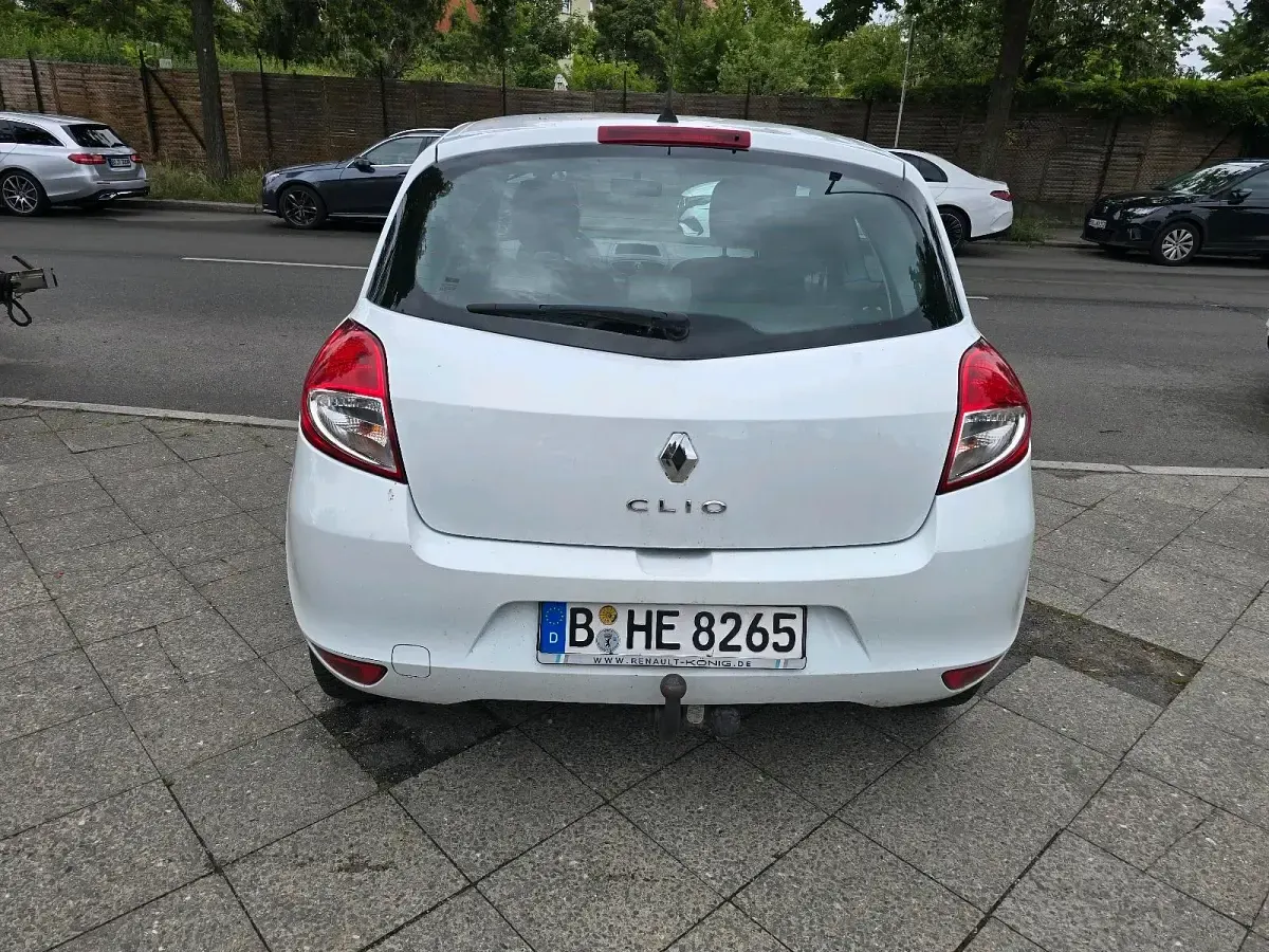 Gebraucht Renault Clio 75 PS (55 kW) 2011 Weiß Kleinwagen