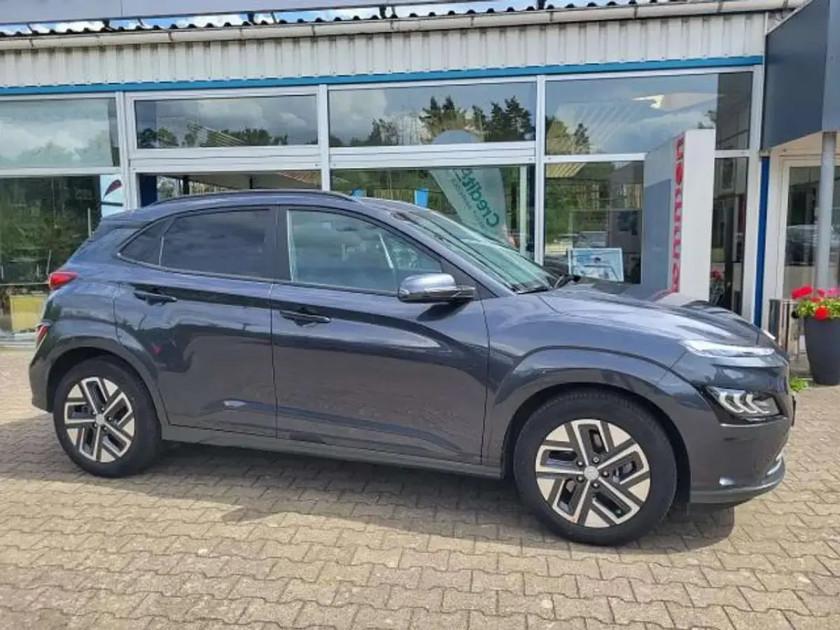 Gebraucht Hyundai Kona Trend 100 kW (136 PS) 2022 Dunkelgrau SUV