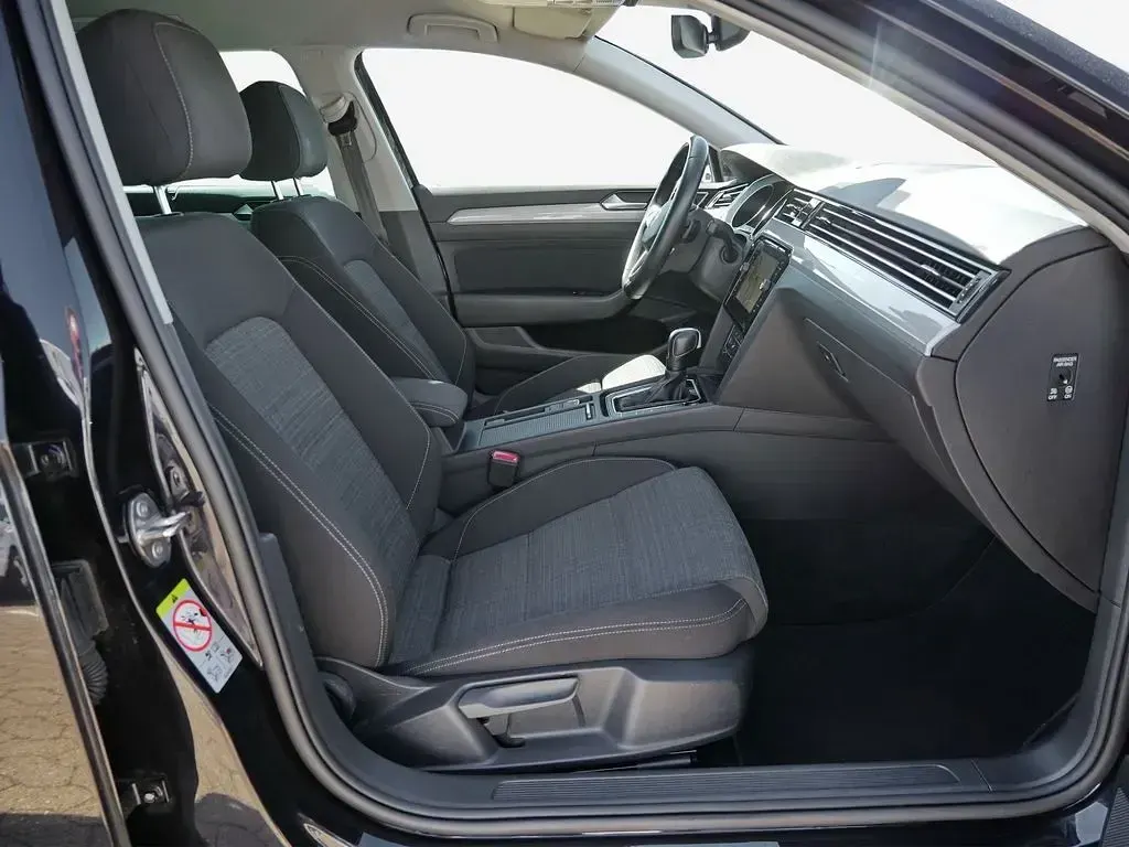 Gebraucht VW Passat Business 150 PS (110 kW) 2021 Deep black perleffekt Kombi