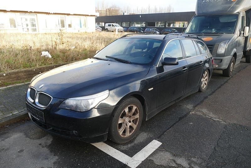 Schwarz Gebraucht 2004 BMW 525 Kombi | 4.990 € (Fairer Preis) - Bild 1/4