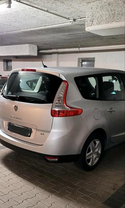 Silber Gebraucht 2016 Renault Grand Scénic IV Van / Kleinbus | 6.700 € - Bild 1/4