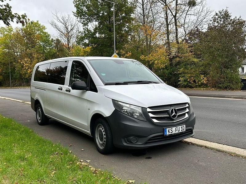 Weiß Gebraucht 2016 Mercedes Vito Van / Kleinbus | 15.100 € - Bild 1/4