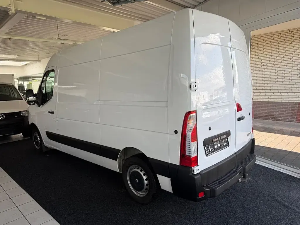 Używany Renault Master 136 KM (100 kW) 2020 Biały Minivan