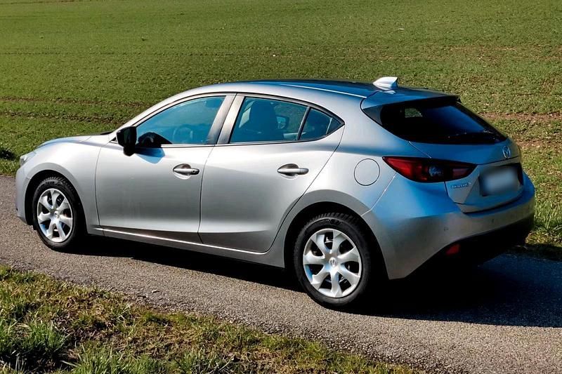 Second-hand Mazda 3 101 CP (74 kW) 2015 Argintiu Berlinǎ