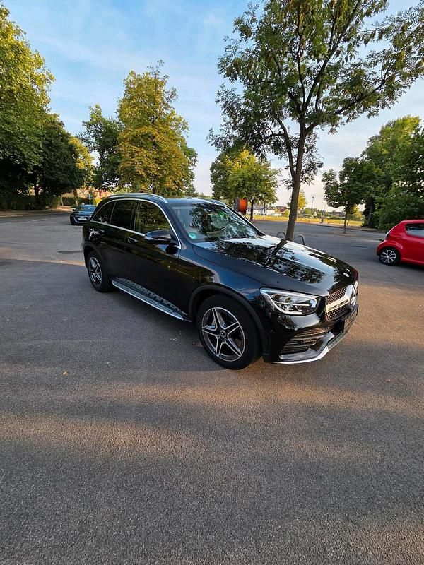Schwarz Gebraucht 2020 Mercedes GLC220 SUV | 38.485 € (Teuer) - Bild 1/4