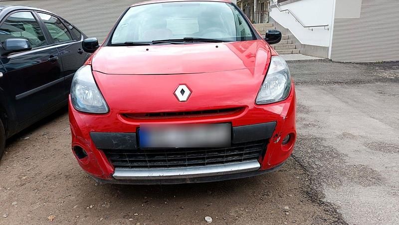 Gebraucht Renault Clio IV Life 73 PS (53 kW) 2012 Rot Kleinwagen