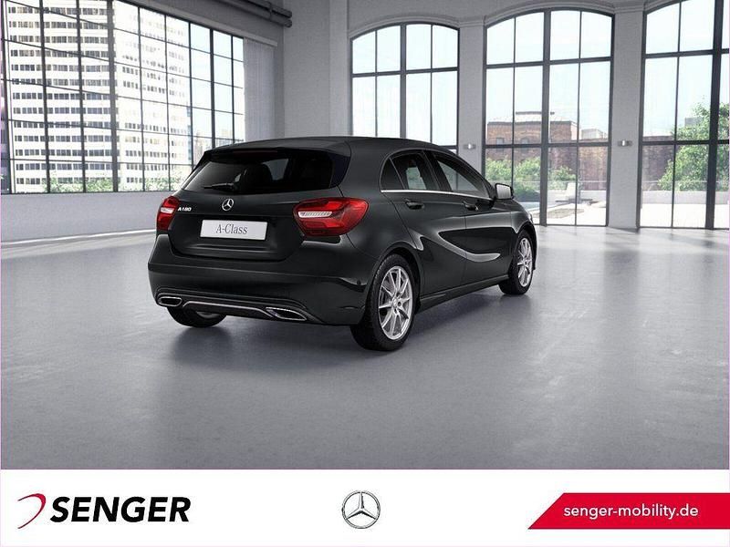 Gebraucht Mercedes A180 Urban 122 PS (89 kW) 2017 Schwarz Kleinwagen