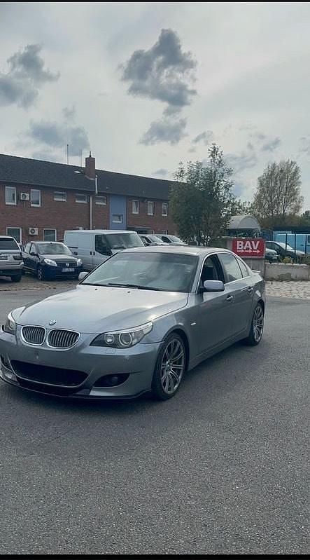 Grau Gebraucht 2006 BMW 525 M Sport Limousine | 3.800 € (Superpreis) - Bild 1/4