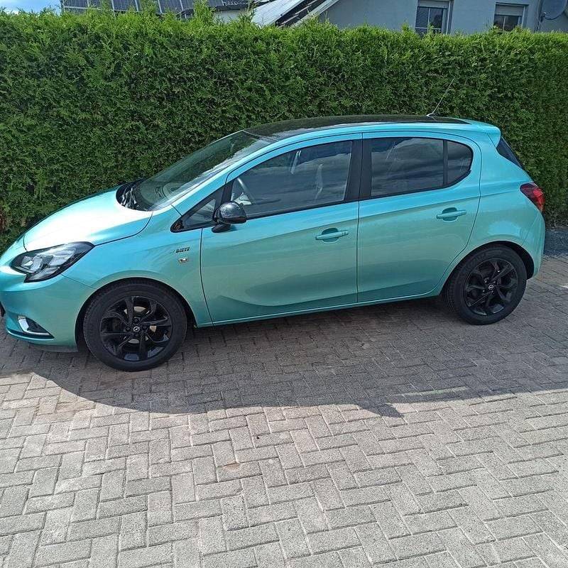 Grün Gebraucht 2016 Opel Corsa Color Edition Kleinwagen | 5.900 € (Superpreis) - Bild 1/4
