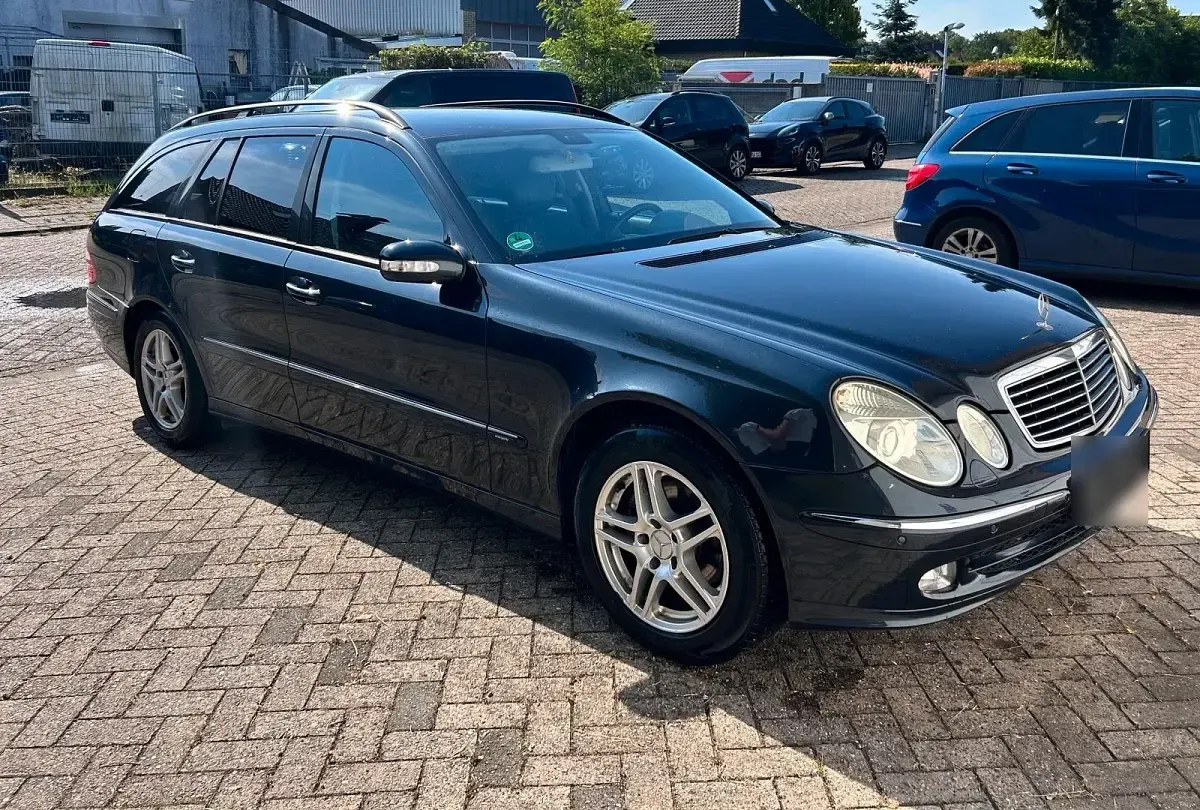 Gebraucht Mercedes E220 Avantgarde 150 PS (110 kW) 2004 Blau Kombi
