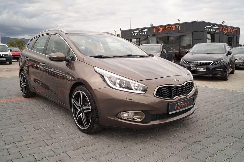 Braun Gebraucht 2013 Kia Ceed Sportswagon Spirit Kombi | 9.890 € (Fairer Preis) - Bild 1/4