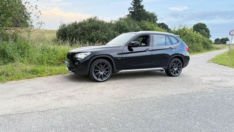 Schwarz Gebraucht 2012 BMW X1 Sport Line SUV | 12.500 € (Teuer) - Bild 1/4