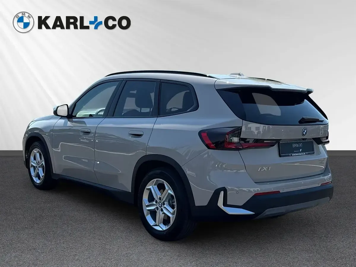 Neu BMW iX1 Sport Line 150 kW (204 PS) 2026 Dune grey metallic (grau) SUV