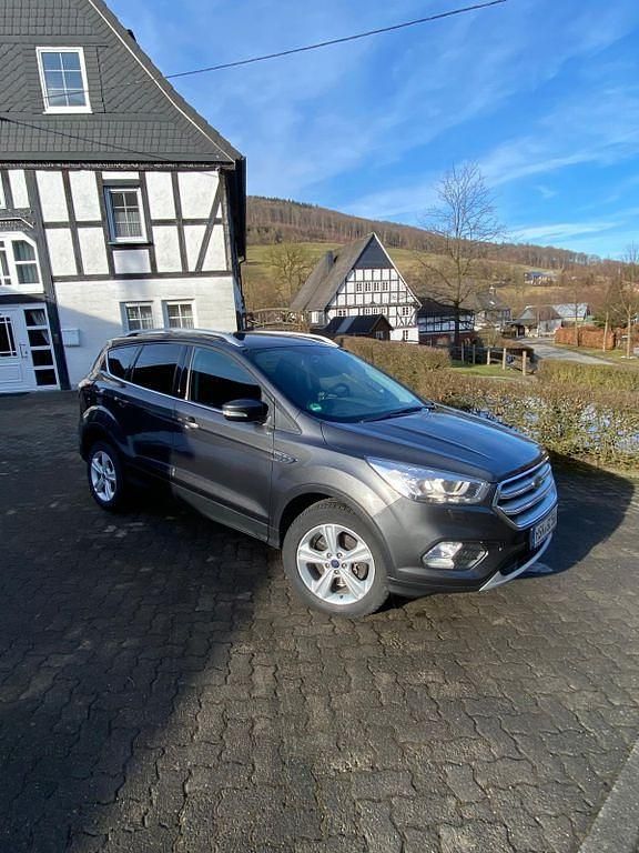 Gebraucht Ford Kuga Titanium 150 PS (110 kW) 2018 Grau SUV