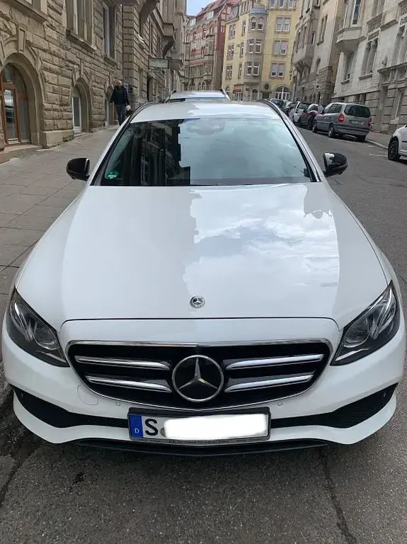 Gebraucht Mercedes E220 Avantgarde 194 PS (142 kW) 2017 Weiß Limousine