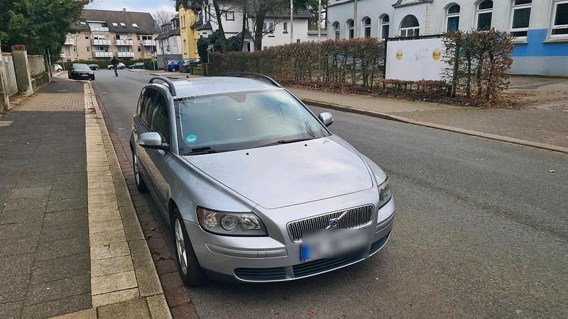 Silber Gebraucht 2006 Volvo V50 Kombi | 1.800 € (Fairer Preis) - Bild 1/4