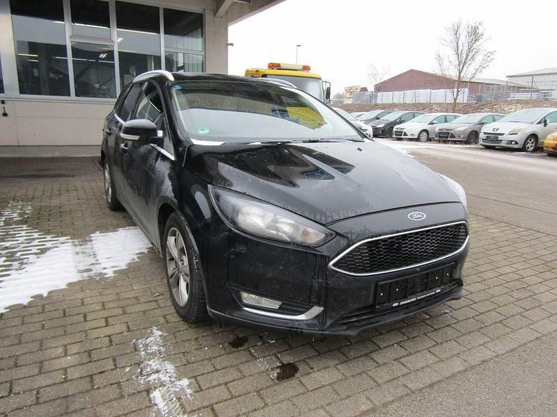 Gebraucht Ford Focus Titanium 125 PS (91 kW) 2015 Schwarz Limousine