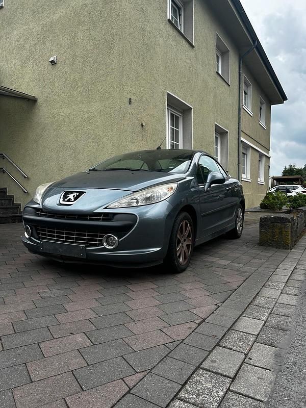 Grau Gebraucht 2005 Peugeot 207 CC Cabrio | 1.800 € - Bild 1/4