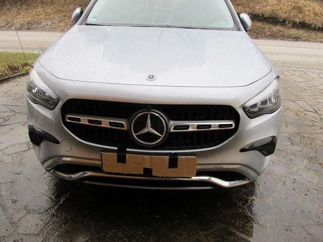 Gebraucht Mercedes GLA220 190 PS (139 kW) 2024 Silber SUV
