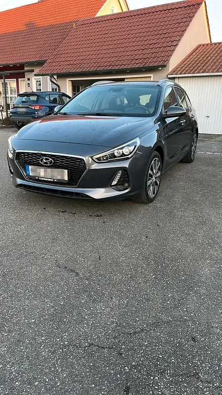 Gebraucht Hyundai i30 110 PS (80 kW) 2017 Grau Kombi