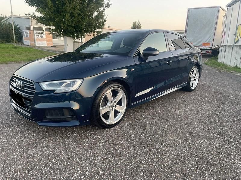 Blau Gebraucht 2019 Audi A3 S-Line Limousine | 18.790 € - Bild 1/4
