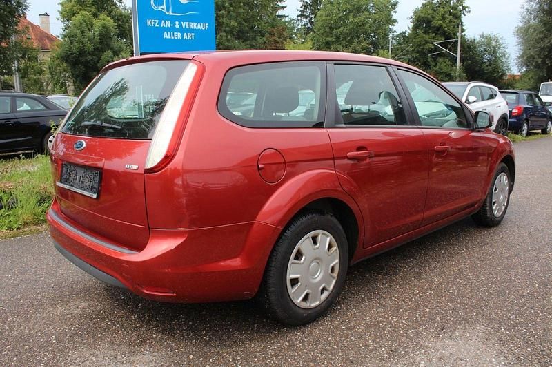 Gebraucht Ford Focus 109 PS (80 kW) 2009 Rot Kombi