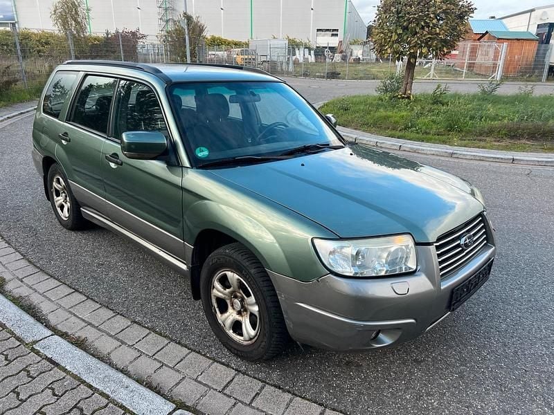 Grün Gebraucht 2005 Subaru Forester SUV | 2.800 € - Bild 1/4