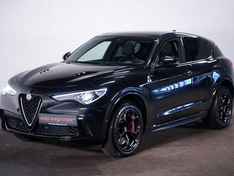 Black metallic Gebraucht 2019 Alfa Romeo Stelvio Quadrifoglio SUV | 41.690 € (Guter Preis) - Bild 1/4