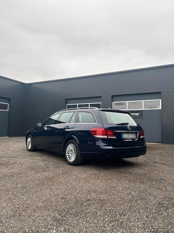 Gebraucht Mercedes E250 204 PS (150 kW) 2013 Blau Kombi