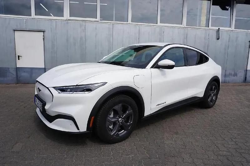 Weiß Gebraucht 2022 Ford Mustang Mach-E Basis SUV | 32.990 € (Superpreis) - Bild 1/4