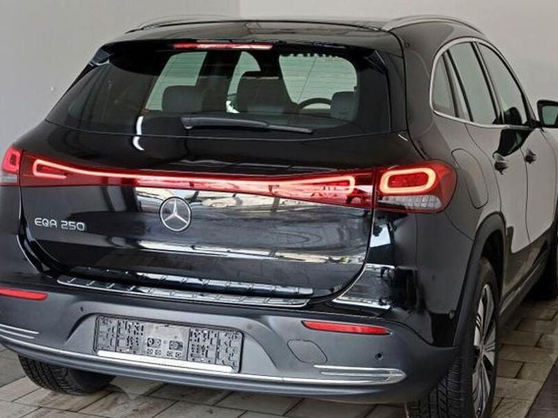 Gebraucht Mercedes EQA250 Progressive 139 kW (190 PS) 2022 Schwarz SUV