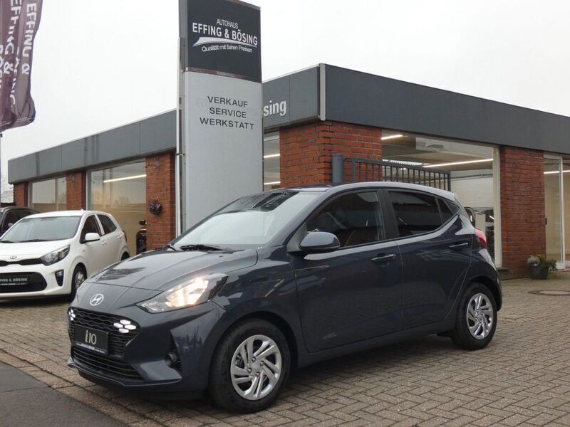 Grau Gebraucht 2024 Hyundai i10 Kleinwagen | 15.490 € (Fairer Preis) - Bild 1/4