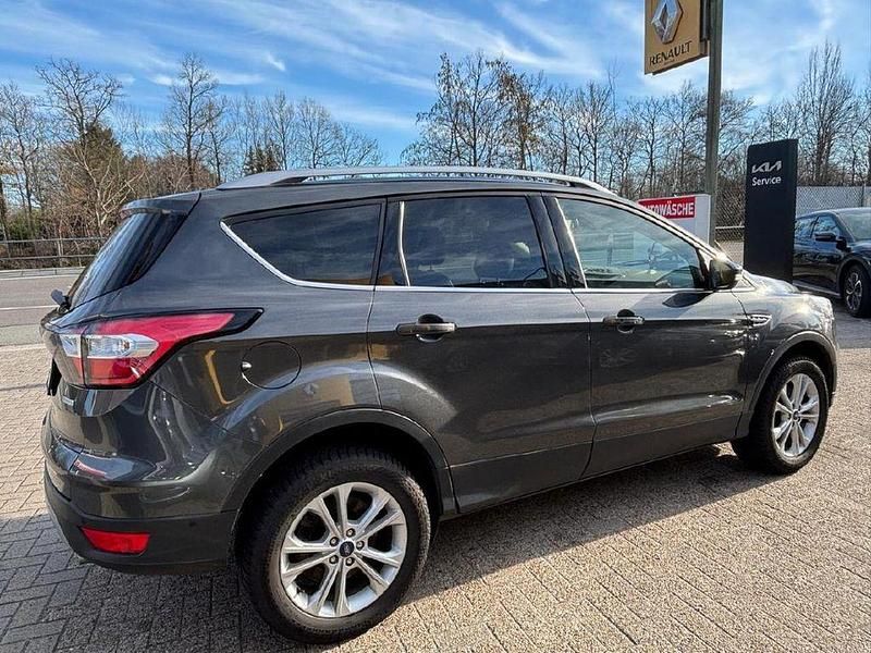Gebraucht Ford Kuga 150 PS (110 kW) 2018 Grau SUV