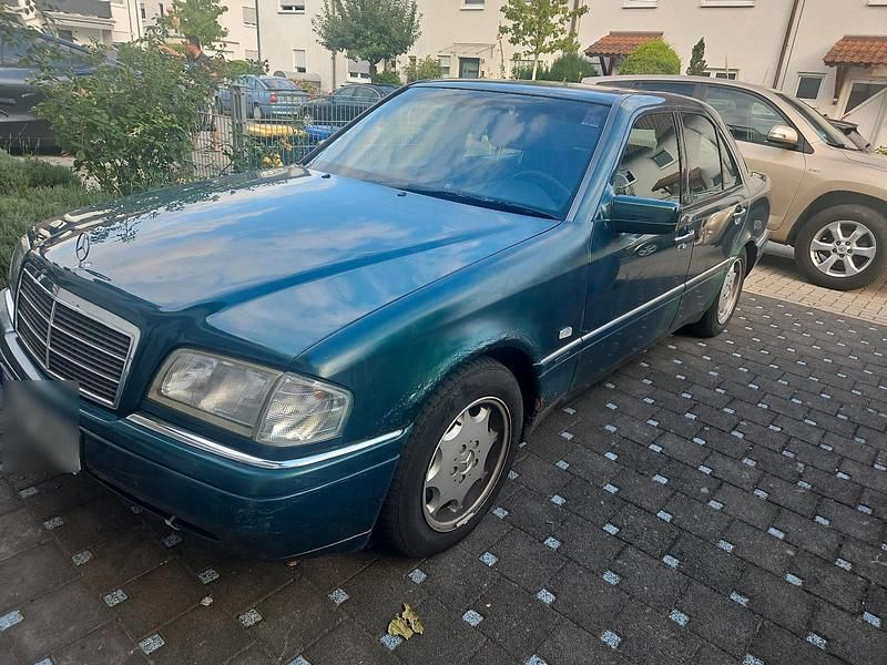 Grün Gebraucht 1997 Mercedes C230 Limousine | 1.800 € - Bild 1/4