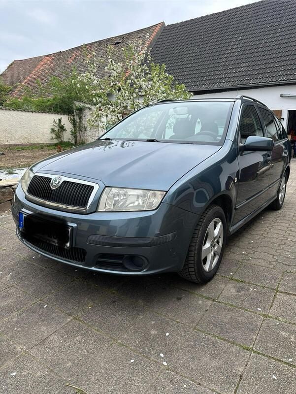 Grau Gebraucht 2005 Skoda Fabia Kombi | 1.799 € (Fairer Preis) - Bild 1/4