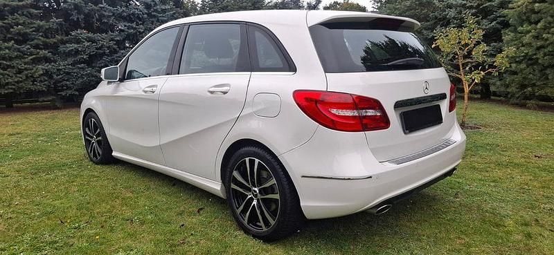 Gebraucht Mercedes B180 122 PS (89 kW) 2014 Weiß Van / Kleinbus