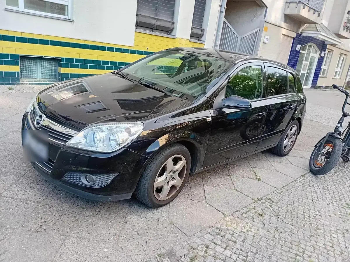 Używany Opel Astra 2007 Czarny Hatchback