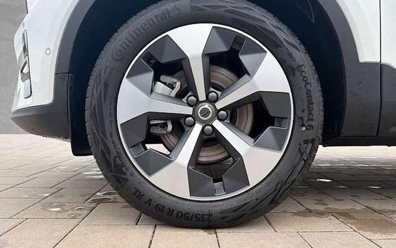 Gebraucht Volvo XC40 Plus 163 PS (119 kW) 2025 Weiß SUV