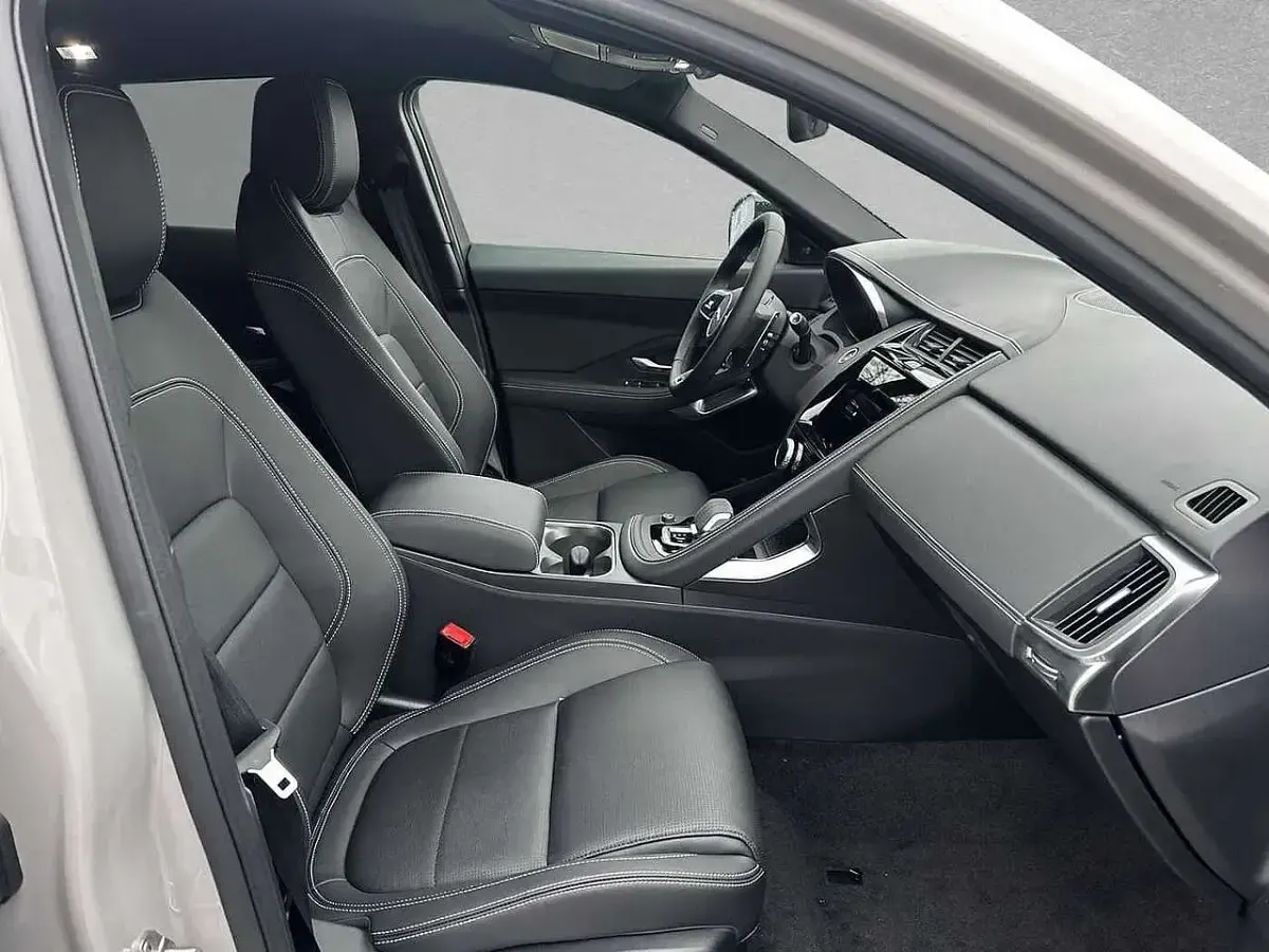 Używany Jaguar E-Pace R-Dynamic 165 KM (121 kW) 2023 Szary SUV