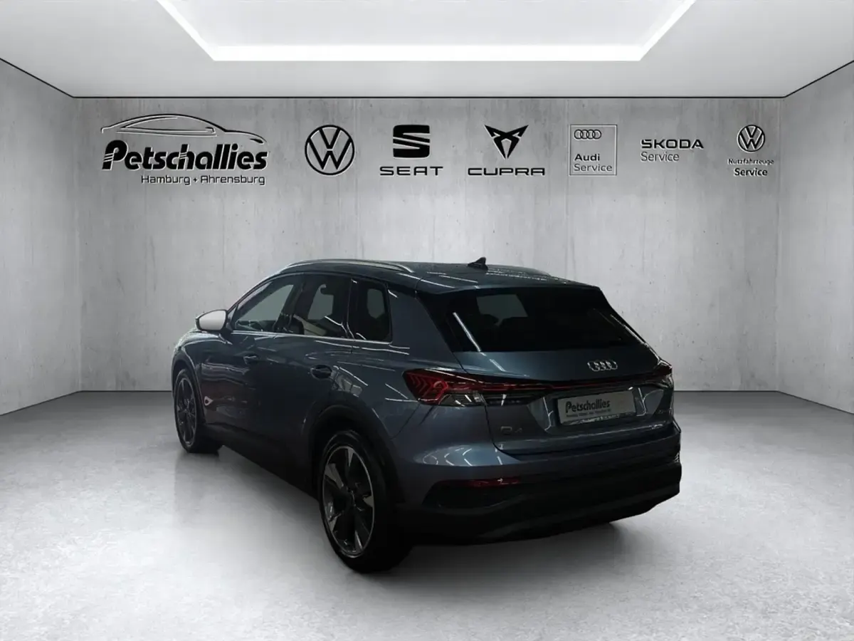 Gebraucht Audi Q4 e-tron Ambiente 150 kW (204 PS) 2023 Blau SUV