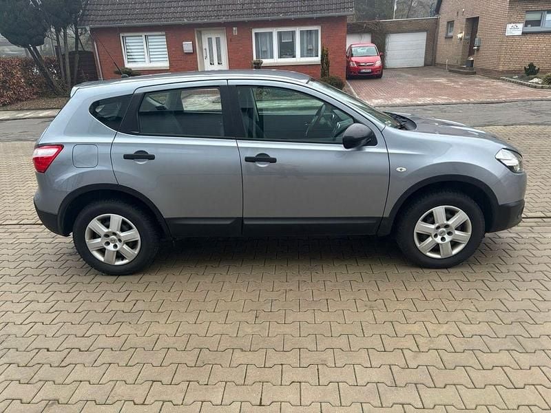 Gebraucht Nissan Qashqai Visia 117 PS (86 kW) 2012 Grau SUV