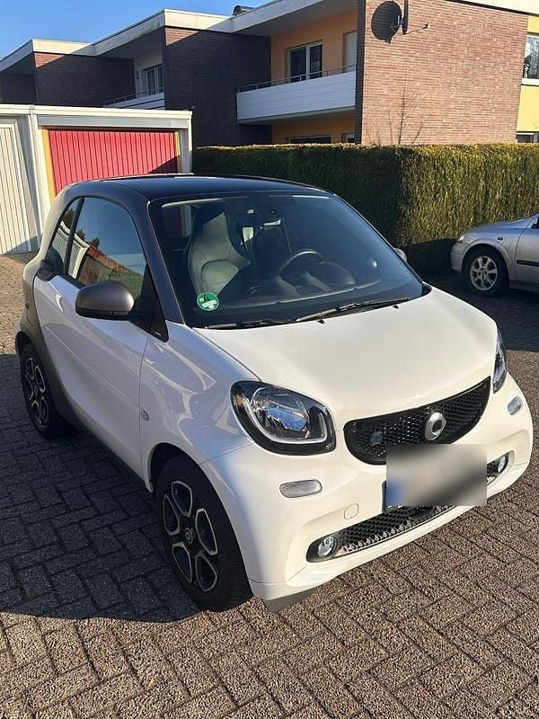 Weiß Gebraucht 2018 Smart ForTwo Electric Drive Prime Coupé | 9.500 € (Fairer Preis) - Bild 1/4