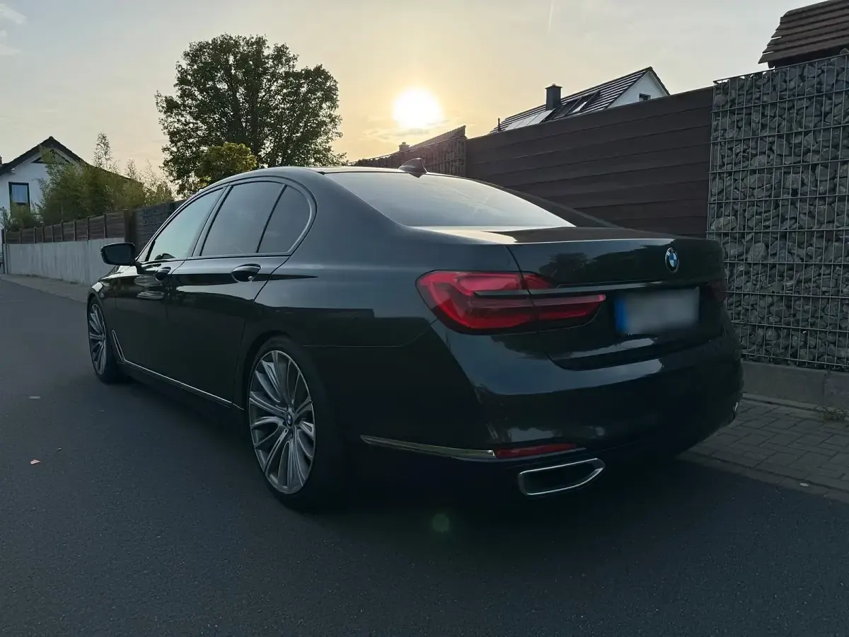 Gebraucht BMW 730 245 PS (180 kW) 2016 Grau Limousine