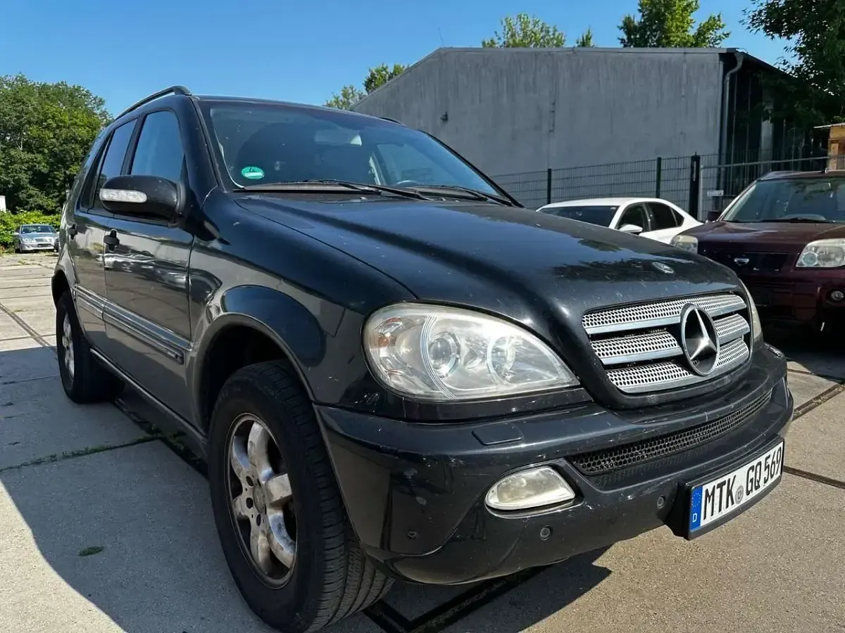 Gebraucht Mercedes ML270 163 PS (119 kW) 2003 Schwarz SUV