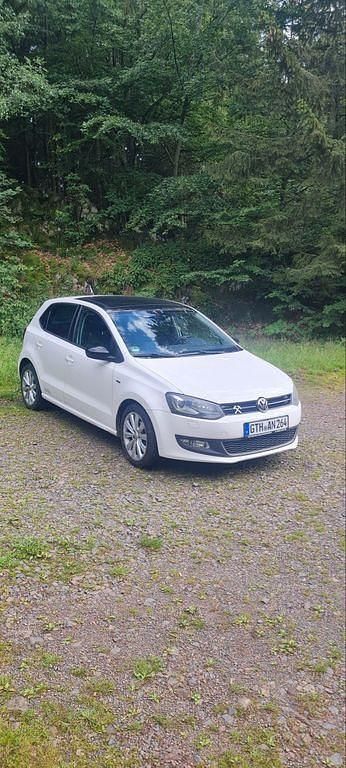 Weiß Gebraucht 2013 VW Polo Trendline Limousine | 6.100 € (Guter Preis) - Bild 1/4